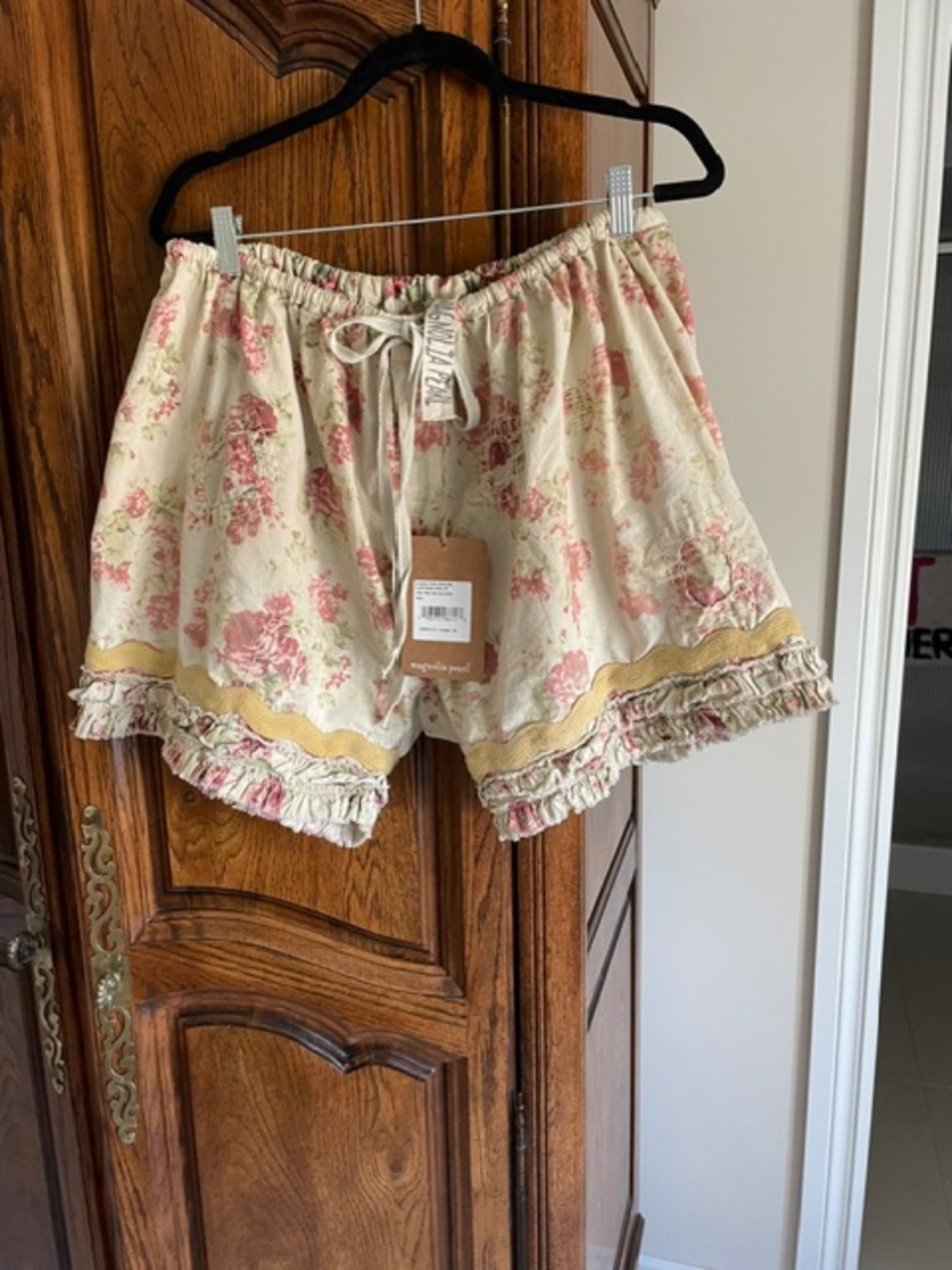 Magnolia Pearl Khloe Shorts in Corsage